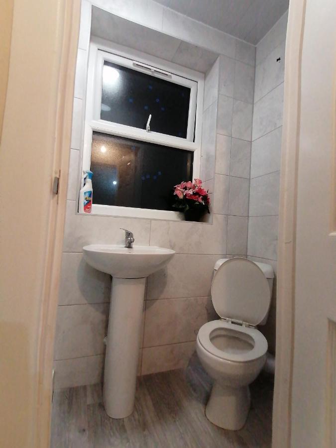Self-Contained Studio Flat Bathrooms Kitchens Upgrade Locations To City Centre 15 Minutes Walking Distance Nottingham Universities Queen Hospitals City Hospitals ภายนอก รูปภาพ