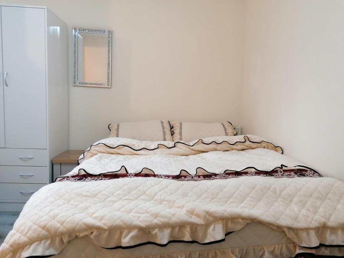 Self-Contained Studio Flat Bathrooms Kitchens Upgrade Locations To City Centre 15 Minutes Walking Distance Nottingham Universities Queen Hospitals City Hospitals ภายนอก รูปภาพ