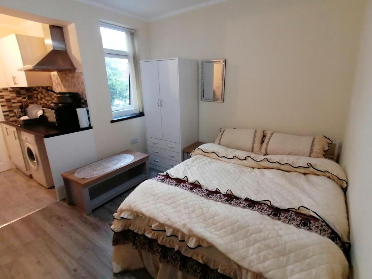 Self-Contained Studio Flat Bathrooms Kitchens Upgrade Locations To City Centre 15 Minutes Walking Distance Nottingham Universities Queen Hospitals City Hospitals ภายนอก รูปภาพ