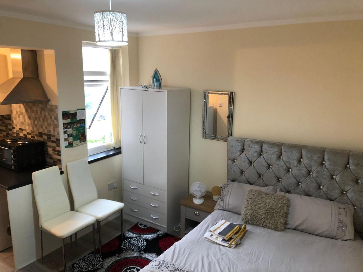 Self-Contained Studio Flat Bathrooms Kitchens Upgrade Locations To City Centre 15 Minutes Walking Distance Nottingham Universities Queen Hospitals City Hospitals ภายนอก รูปภาพ