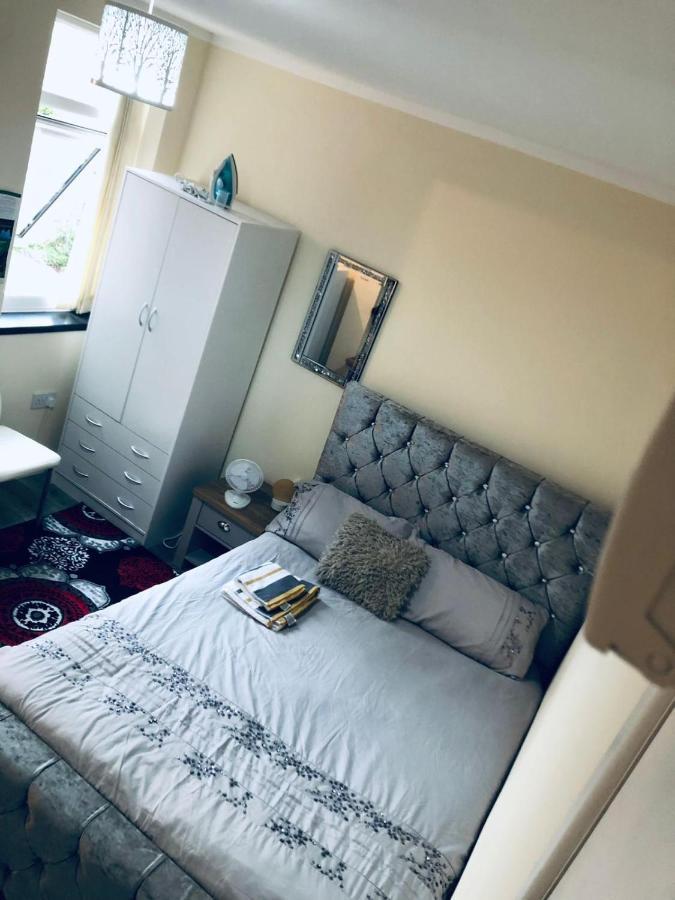 Self-Contained Studio Flat Bathrooms Kitchens Upgrade Locations To City Centre 15 Minutes Walking Distance Nottingham Universities Queen Hospitals City Hospitals ภายนอก รูปภาพ